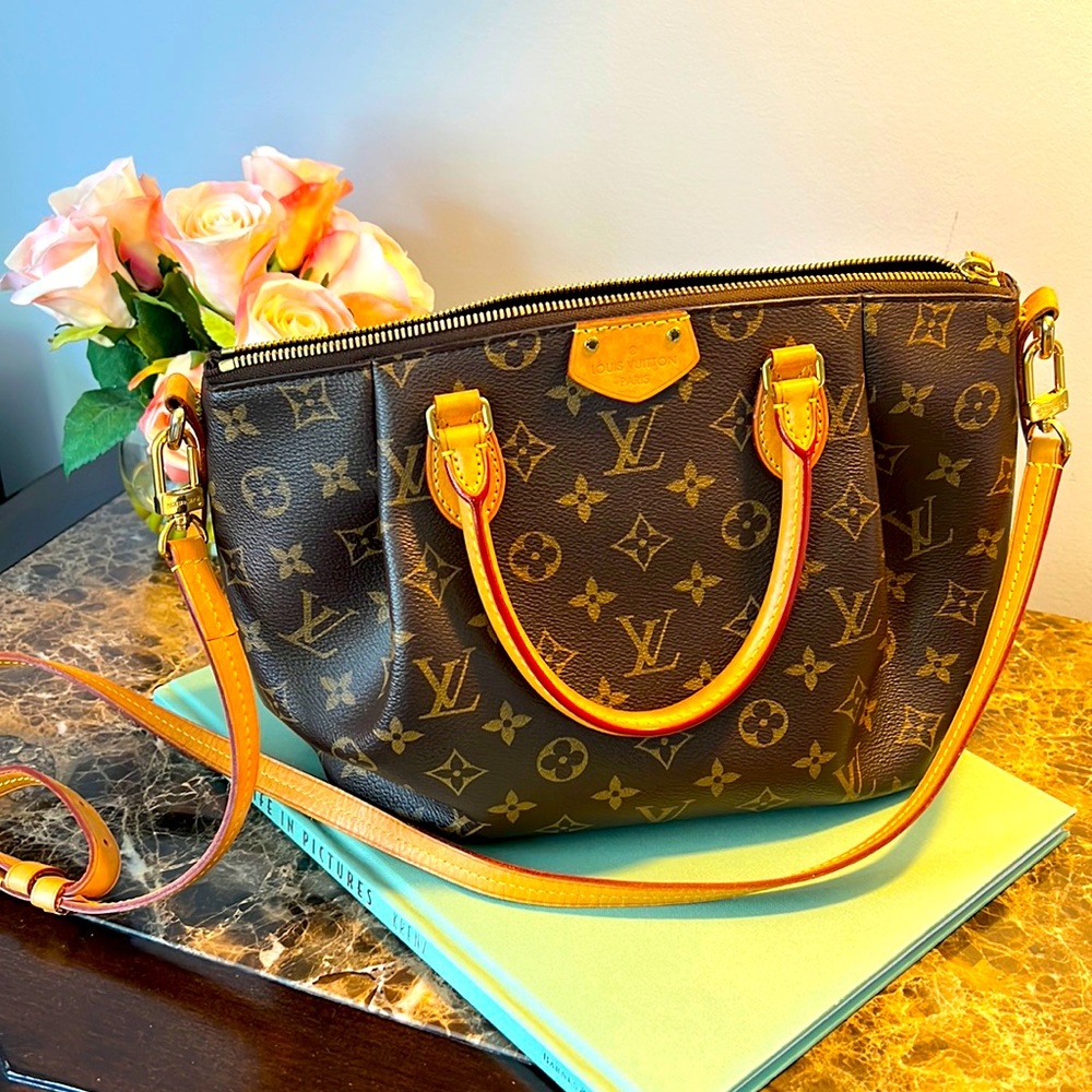 Authentic one owner Louis Vuitton crossbody satchel purse